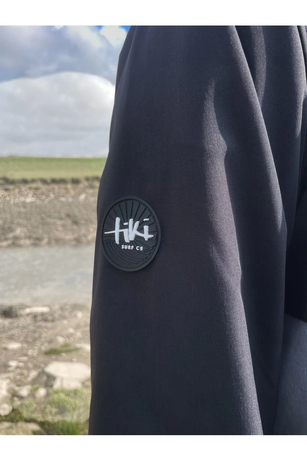 Tiki Barn Jacket in Black / Graphite - Image 9